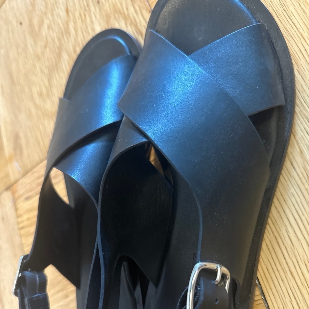 Everlane The City Crossover Sandal in Black